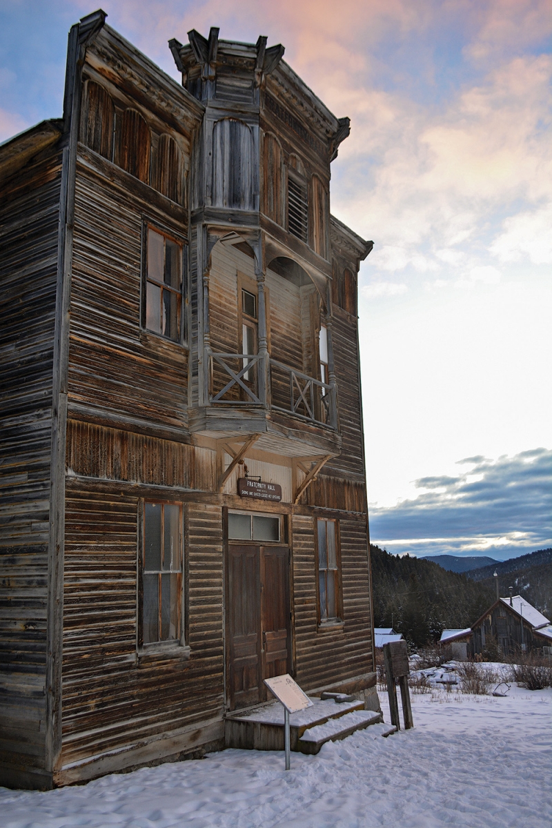 elkhorn frat hall, structure