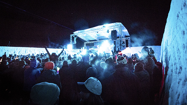 Big Sky Sno-Bar Outside Bozeman Music