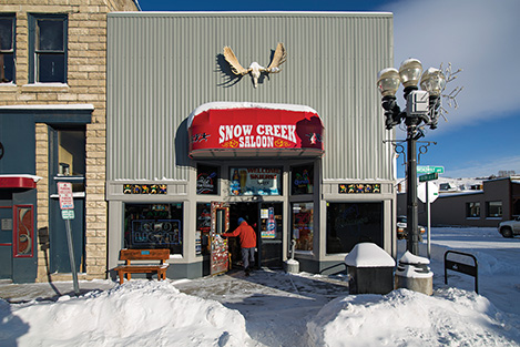 snow creek saloon, taxidermy bars