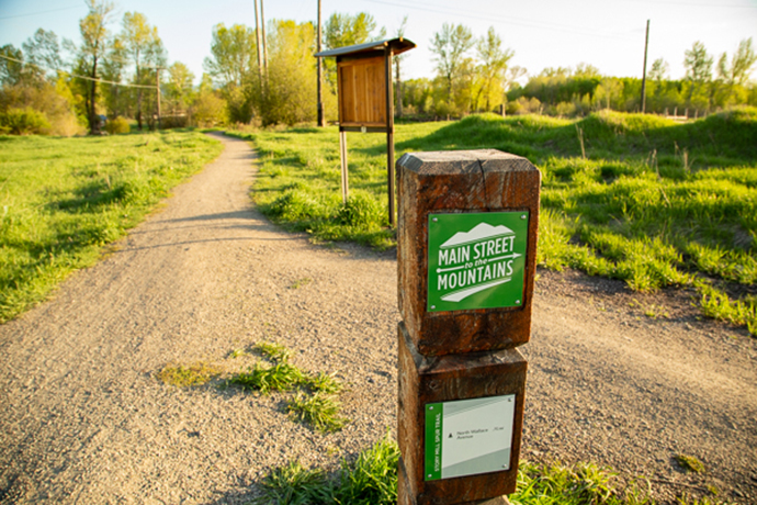 trail sign outside bozeman