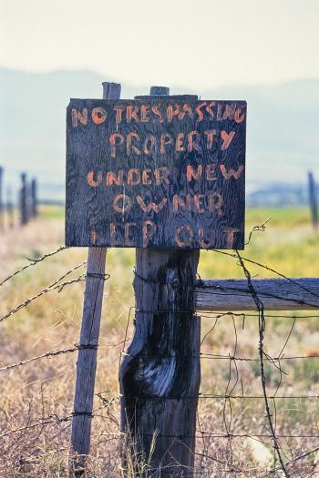 no trespassing sign, public access