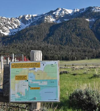 Corner crossing sign, Montana public land access