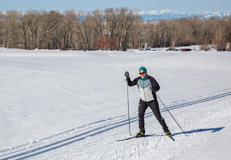 skate skiing