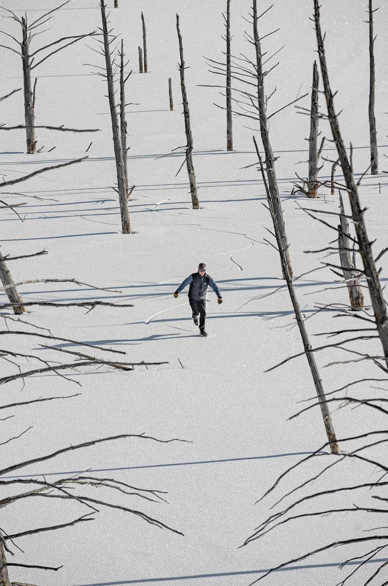 wild ice lake skating