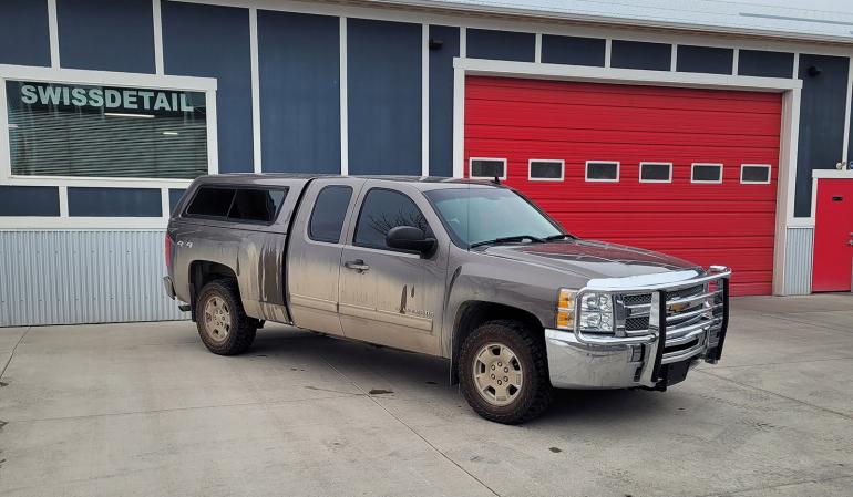 A dirty truck before a cleaning by SwissDetail