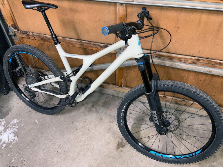 for sale Specialized stumpjumper carbon comp mountain bike