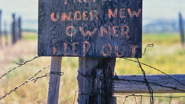 no trespassing sign, public access