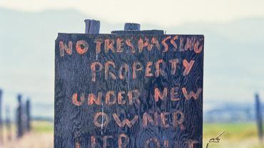 no trespassing sign, public access