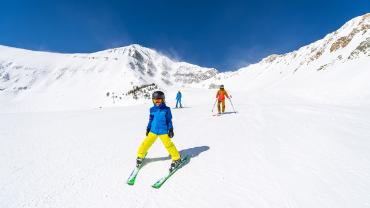 kid skiing
