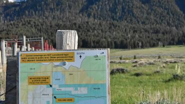 Corner crossing sign, Montana public land access