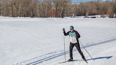 skate skiing