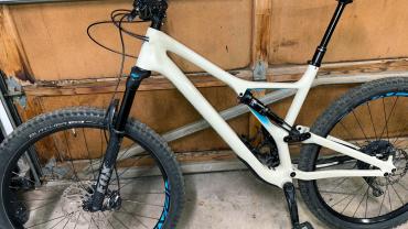 for sale Specialized stumpjumper carbon comp mountain bike