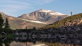 hiking beartooths, alpine lake