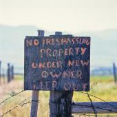 no trespassing sign, public access